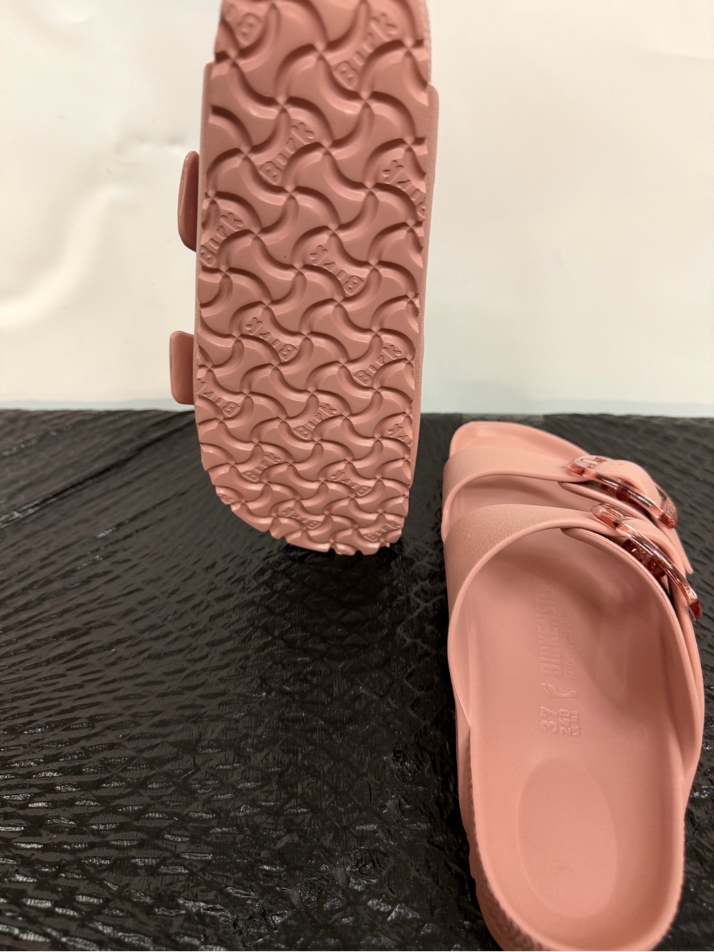 Birkenstock Pale Blush Pink Slide Sandals with Embossed Footbed L6 M4 - Picture 3 of 4
